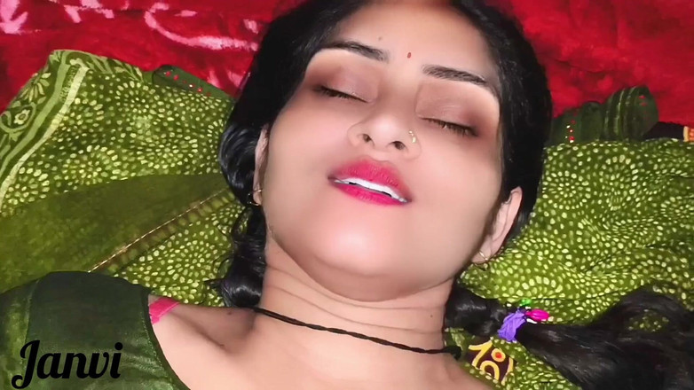 Village studio: Üvey kız kardeşim yatak odasında yalnızken beni seks için davet...