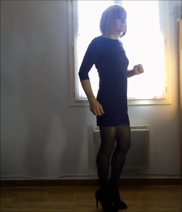 Faustine: Tarian seksi Crossdresser Faustine.