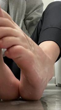 Holé prsty sklouznou a klouznou nožní olej video od Ivyiny nohy
