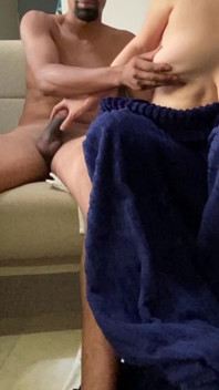 Marido e esposa me perguntaram se eles podem usar meu grande pau preto para prazer parte 2