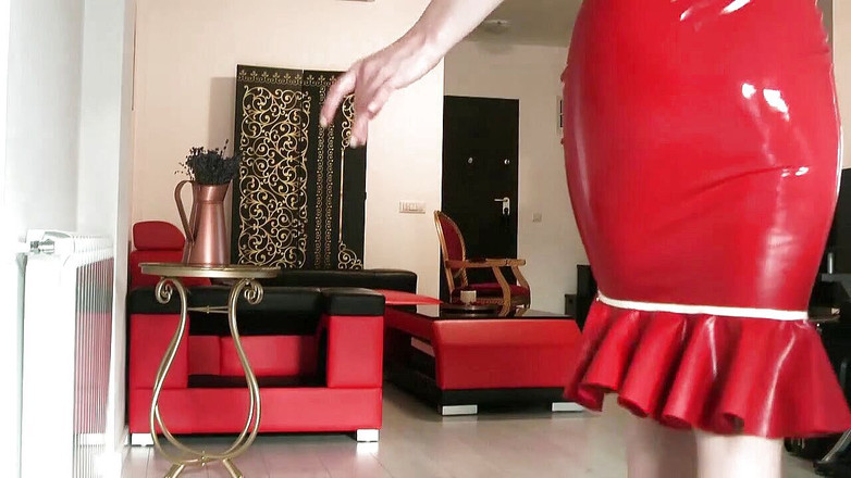 Goddess Celine: Odrzucona przez małą czerwoną sukienkę