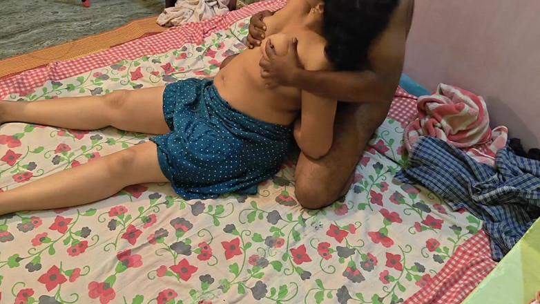 Sexy sindu: Sindu, bébé indien à forte poitrine, se fait baiser jusqu’à l’os