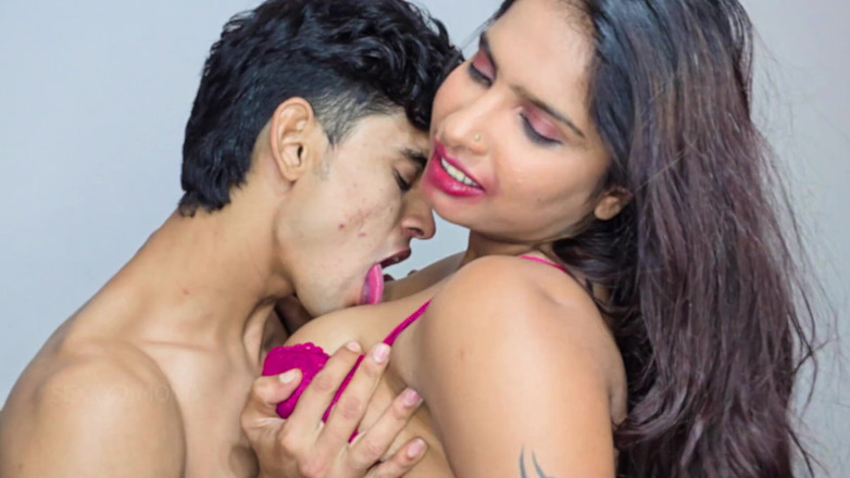 Kilash: Un couple indien desi sexy baise le jour de Noël