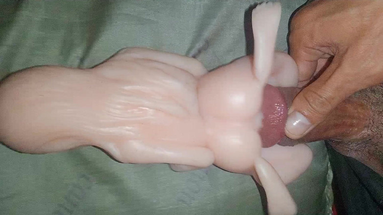 KingLeo: Une fille sexy éjacule dans le cul