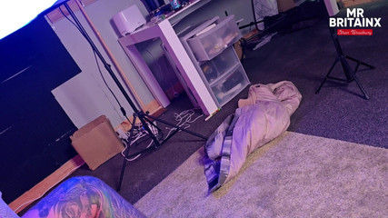 Mr Britain X: Zábava na gauči s mým hetero kamarádem