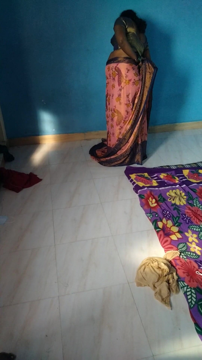 Tamil lesbian: Pareja de hablando casual