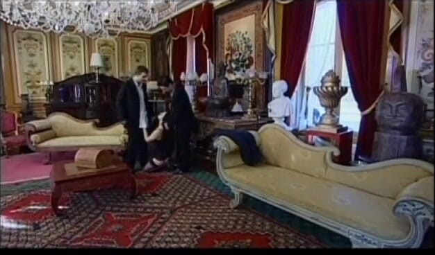 3 Bangers: Heiße schlampe packt ihre schwänze für eine kleine doppelte blowjob-action...