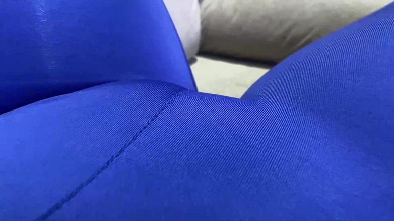 olivercastelistar: Macocha masturbuje się swoimi ciasnymi patami