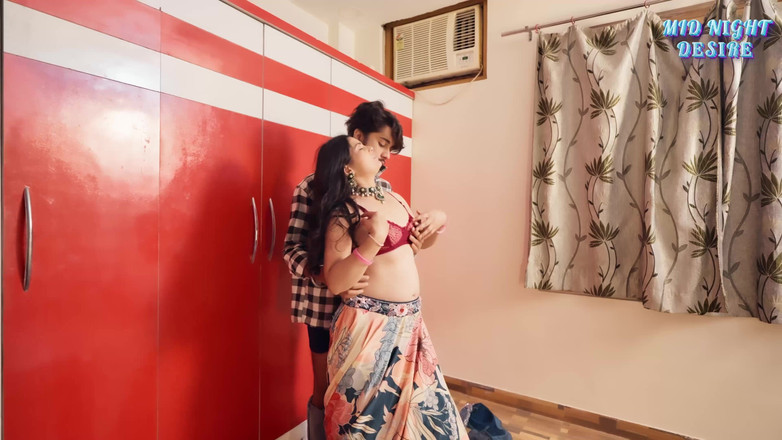 Sexwex blue film: Подруга-коллаж соблазняет бойфренда в спальне