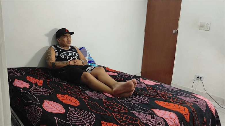 Angelisex19: 我在房间里放了一台相机，我的继兄来好好地操了我，我把一切都记录下来