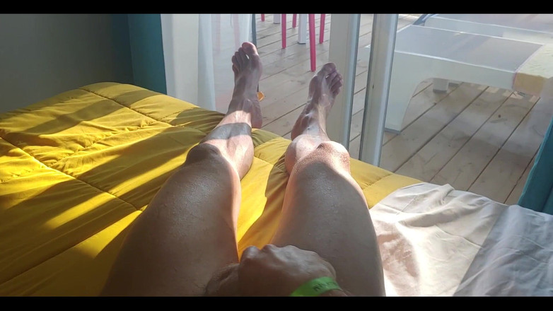 Boy jerking off: Chlapec si honí 