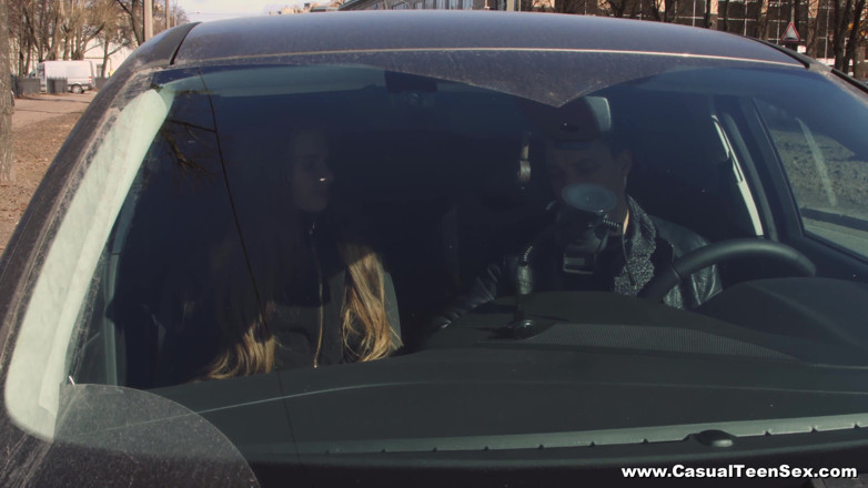 Casual Teen Sex: Náhodná touha s mladou nádhernou Adel sebrala