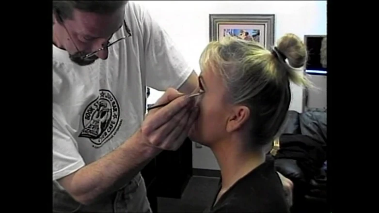 The hunters TV - (The best full movies xxx): Визажист, который работает со всеми актерами