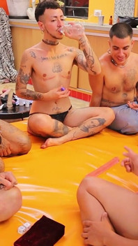 Orgie transsexuelle : une blague finit en sexe grippal
