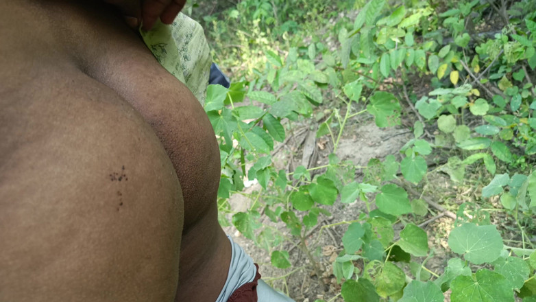 Magilmathi: Stiefbroer neukt in de jungle