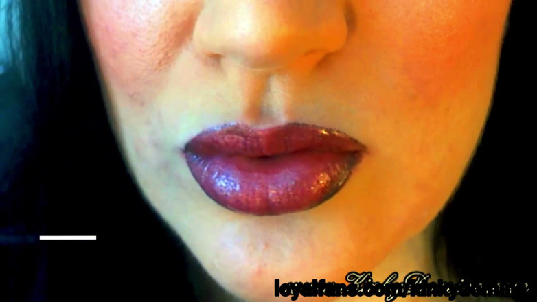 KinkyDomina: Lipliner preto é tão sexy