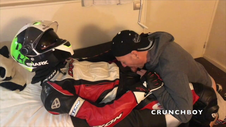Sex humiliation with french lads: Penghinaan seks di hotel dengan pengendara motor straight