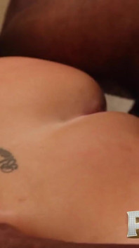 Bionda PAWG in bikini lolly dames viene scopata da bbc