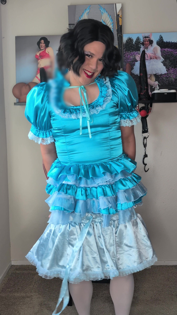 Sissy Candy: Preparándose con mariquita mucama Caramelo!