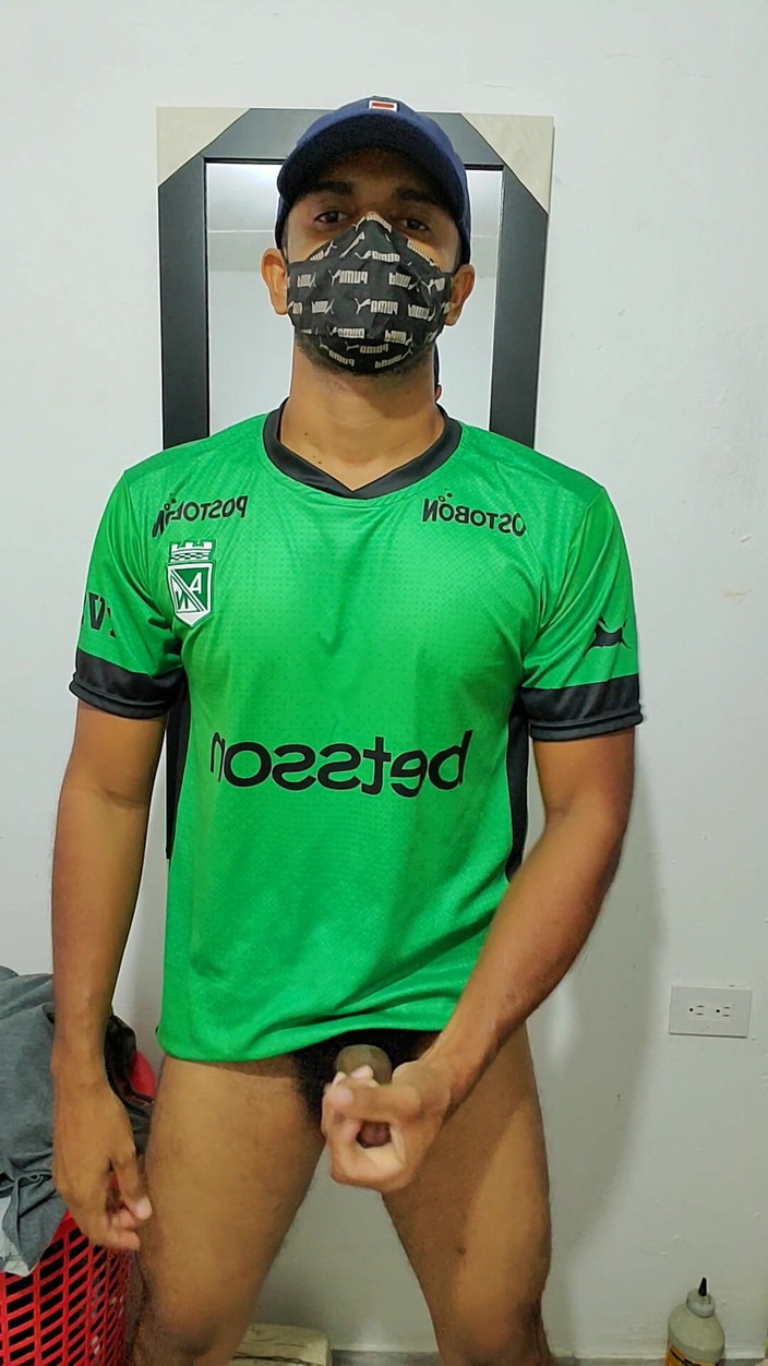 Charlieburrito: 巨大的鸡巴被引爆