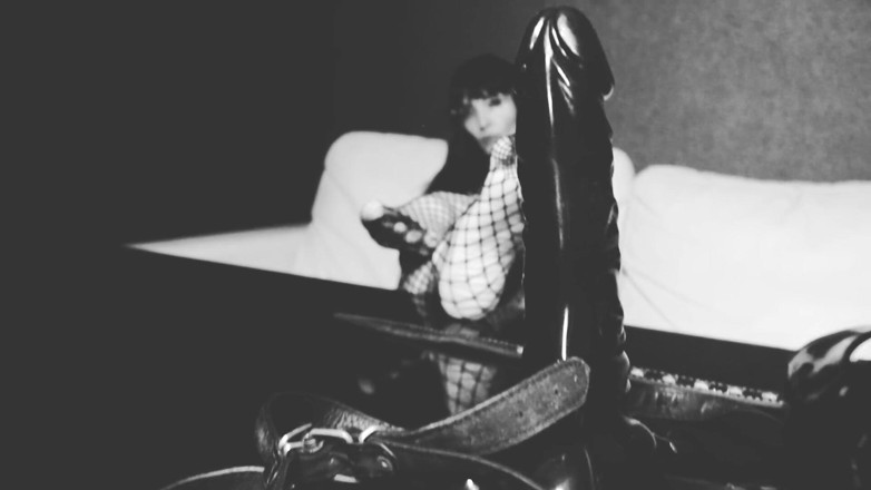 Eva Latexxx: Fotfetisch dominatrix heta svarta och vita höga klackar gudinna brunett...