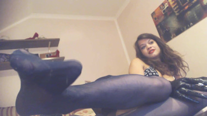 Foot Girls: Picioare mirosind 94