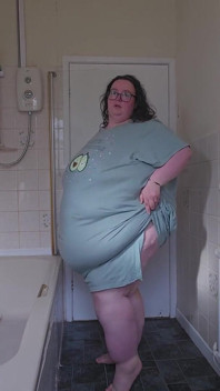 Gioco con la pancia in bagno con sSBBW dea