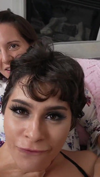 Puta morena caliente Nicole Aria con la ayuda de mi esposa