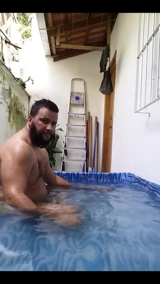 Breno Garcia: Chi vuole unirsi a me nella mia piscina di plastica?