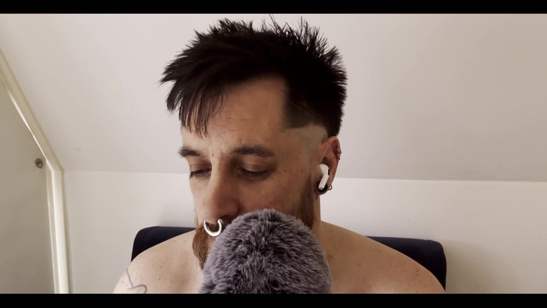 Maxx Obsidian: This Is a Beard Rubbing