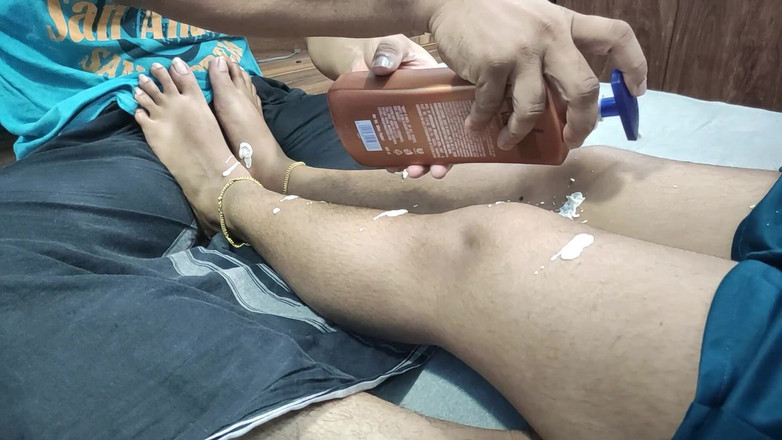 Vaigavarun Feet romance: 足のマッサージ