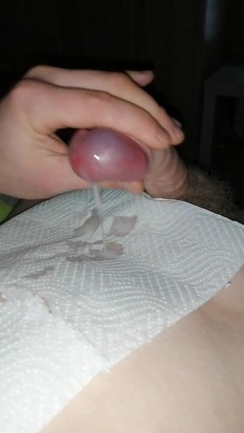 VickyDevil: Junge spielen mit seinem spielzeug mit süßem sperma