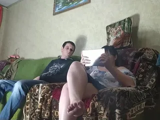 Fodi minha meia-irmã enquanto assiste hentai