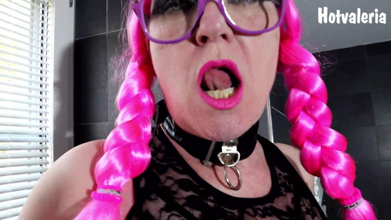Hotvaleria: Troia del cazzo con trecce rosa
