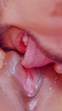 Lustvolle sexy schlanke ehefrau bereit für das hardcore-ficken
