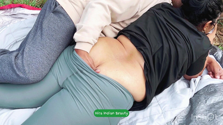 Hot 365 Entertainments: Tante seksi india dengan pantat bahenol lagi asik ngentot sambil...