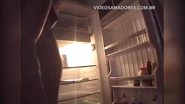 Amateurs videos: Pasangan panas berkongkek di dapur dan merakam video adegan