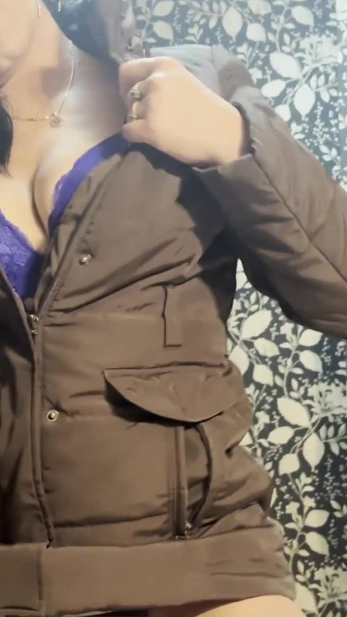 MilfyCalla: Milfycalla- mucho semen en la chaqueta de coño con capucha...