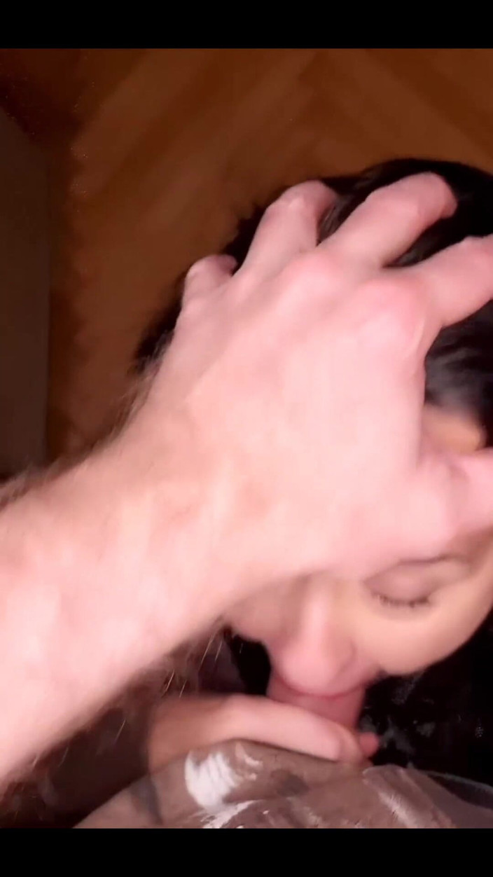 BritneySwallows: Boquete emboscado enquanto eu tento invadir a geladeira.
