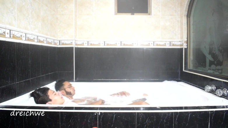 Dreichwe: Mandi santai di jakuzi
