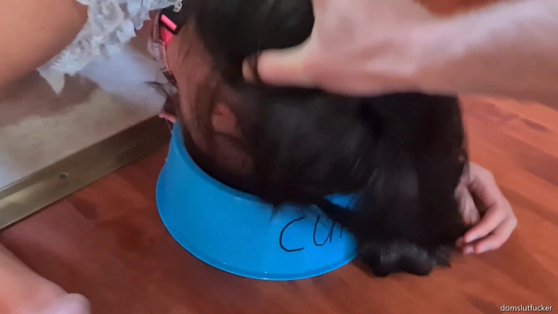 domslutfucker: Cewek nakal ini dientot habis-habisan sambil diikat sambil kencing!