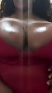 Zwarte bbw stripteasing & tieten aanbidden