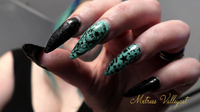 Mxtress Valleycat: Mesmerised by my long nails