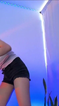 Drobná sex chce být ošukaná brýlemi a nechat v nich všechno své mléko