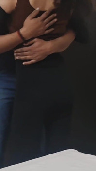 印度穆斯林继妹sana被年轻的素人继兄弟后入式自拍第一人称视角性交