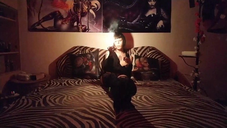 Beth Kinky: Goth pyromaniac 01