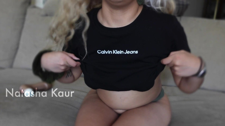 Natasha Kaur: Vibratör orgazmı ve terli kıllı koltuk altımdan döl yalıyor
