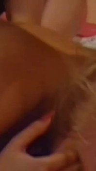 Un tip negru fute blonde dezordonat
