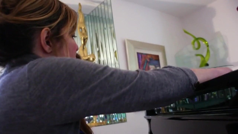 Radical Lesbian: Зріла вчителька фортепіано любить лизати волохату пизду свого учня