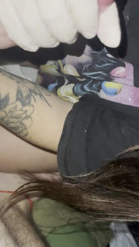 Tigthラテックス手袋で手コキをするラテン痴女